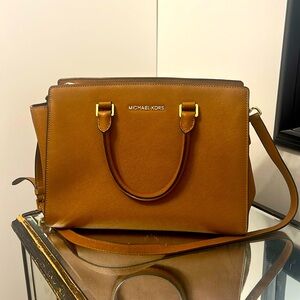 Michael Kors Tote - Medium - Brown